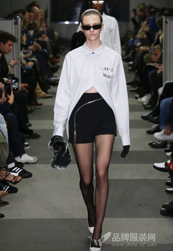 Alexander Wang 2018秋冬T台秀 职场时髦女战士